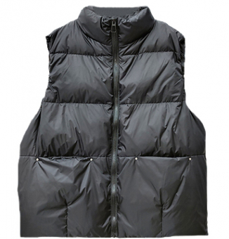 Жилет дутый на молнии прорезные карманы маленькие круглые металл клепки