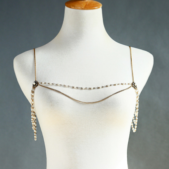 Портупея из бронзовых цепочек с белыми стразами и мелким жемчугом