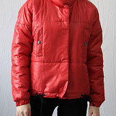 Картинка Куртка легкая 2 кармана на груди черные шнурки и клепки от магазина LonnaMag