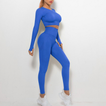 Костюм однотон топ длинный рукав + леггинсы по бокам тонкие полосы акцент под ягодицами