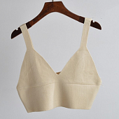 Картинка Топ мини ровный трикотаж треугольники переходят в лямки от магазина LonnaMag