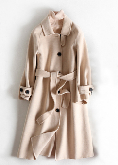 Пальто халат с черными крупными пуговицами