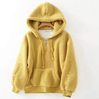 Худи плюш овечка молния на груди надпись на рукаве