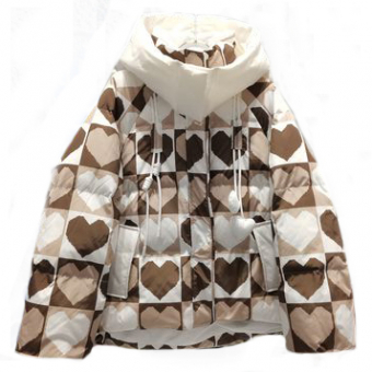 Пуховик короткий свободный с капюшоном принт сердце в квадрате
