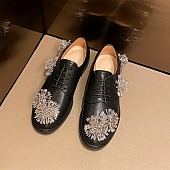 картинка Ботинки кожаные круглый нос шнуровка+декор булавками в виде цветов  от магазина LonnaMag