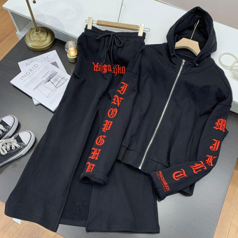 Костюм спортивный oversize красные надписи готический шрифт