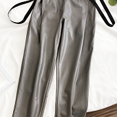 Картинка Кожаные брюки с черными подтяжками от магазина LonnaMag