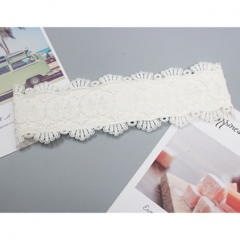 Пояс из кружева сзади на кнопках