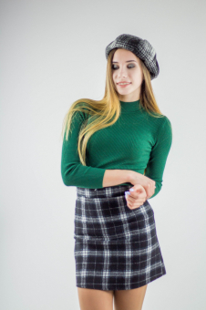 Берет в клетку