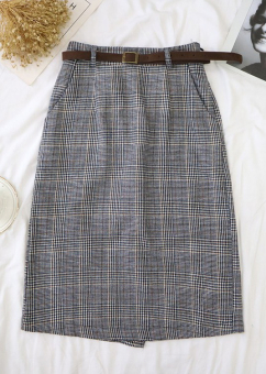 Юбка прямая в клетку с карманами и коричневым ремнем