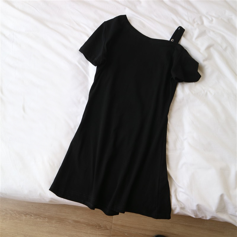 Картинка Платье мини клеш ассиметрия серебряные заклепки полосой на лямку от магазина LonnaMag