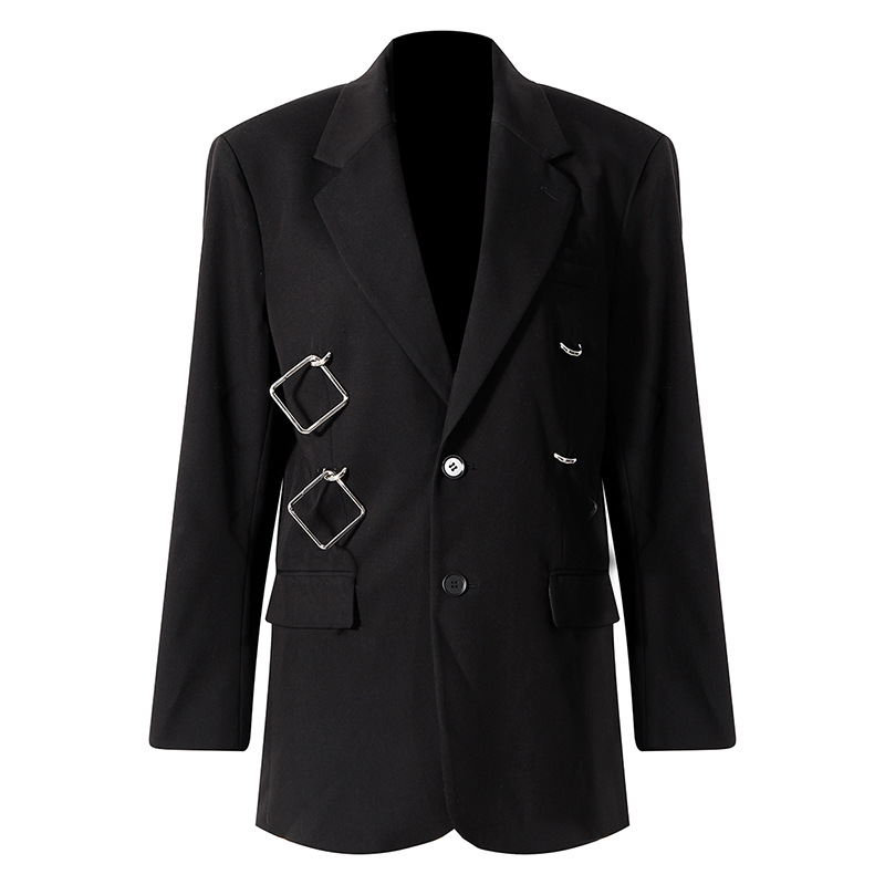 Картинка Пиджак объемный две квадартные металлические пряжки от магазина LonnaMag