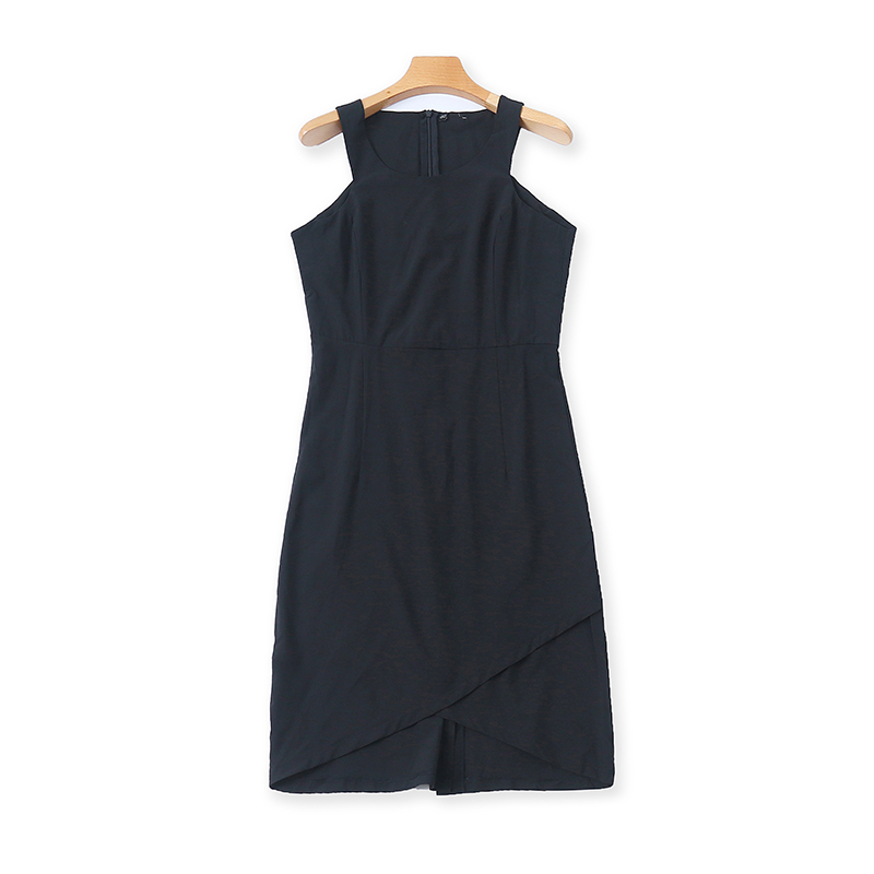 Картинка Платье на лямках верх холтер юбка на запах сзади разрез от магазина LonnaMag