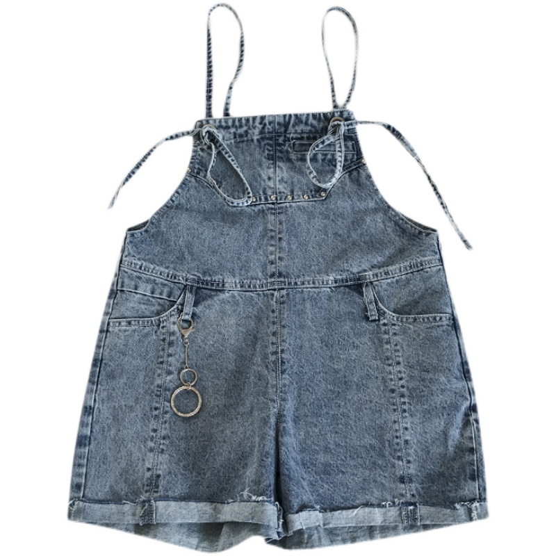 Картинка Комбинезон короткий джинс выстиранный заклепки брелок завязки от магазина LonnaMag