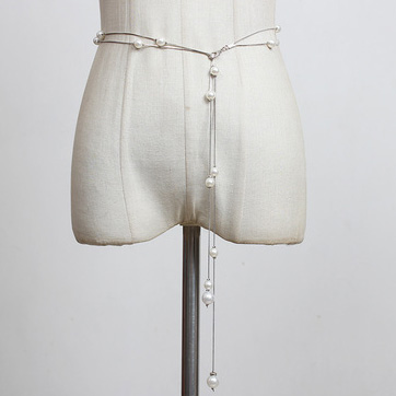 картинка Пояс с жемчужными бусинами застежка карабин от магазина LonnaMag