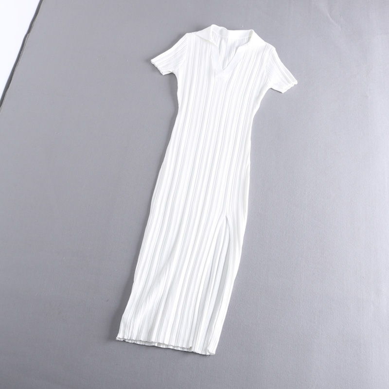 Картинка Платье миди крупный рубчик короткий рукав V вырез с воротником разрез по ноге от магазина LonnaMag