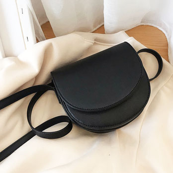 картинка Сумка мессенджер полукругом под змею 2 расцветки от магазина LonnaMag