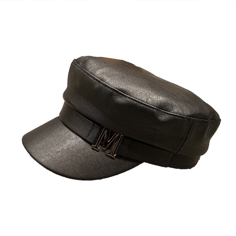 картинка Кепка кожзам с буквой М от магазина LonnaMag