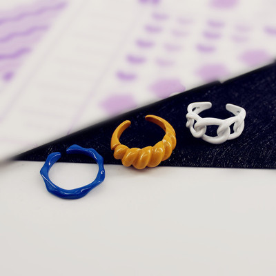 картинка Кольца пластик набор 3 шт неровное рельефное звенья от магазина LonnaMag