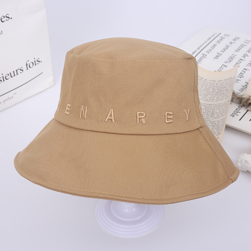 картинка Панама широкие поля вышивка буквы LEAVING от магазина LonnaMag