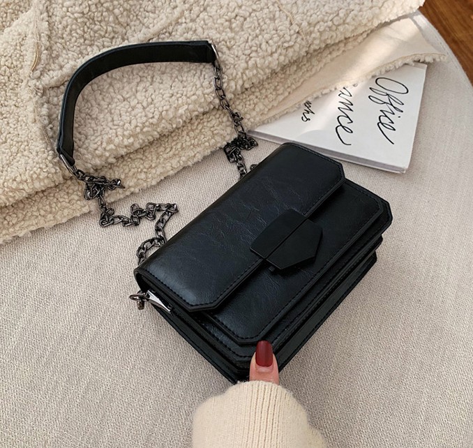 картинка Сумка мессенджер с ручкой цепью рельеф прожилки от магазина LonnaMag