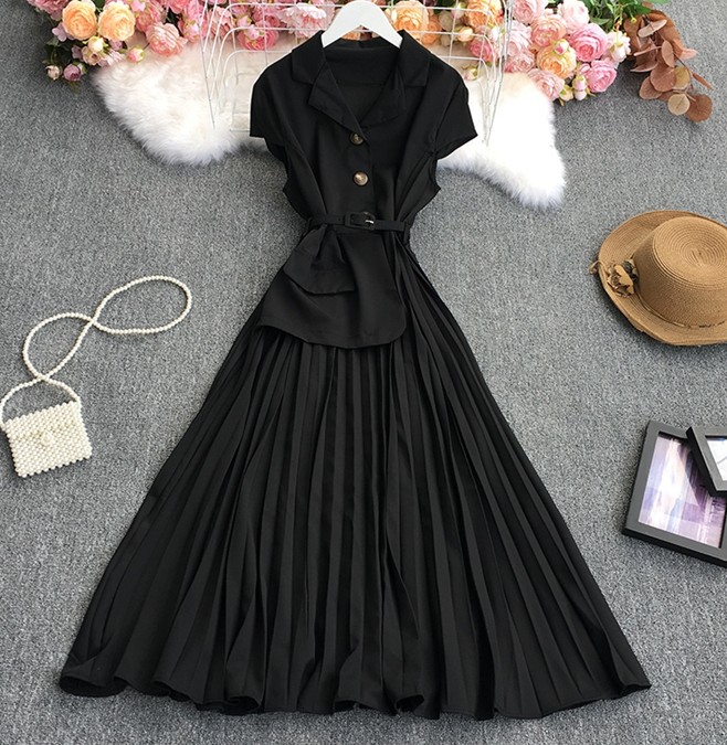 Картинка Платье миди плиссе короткий рукав пояс в цвет черепаховые пуговицы от магазина LonnaMag