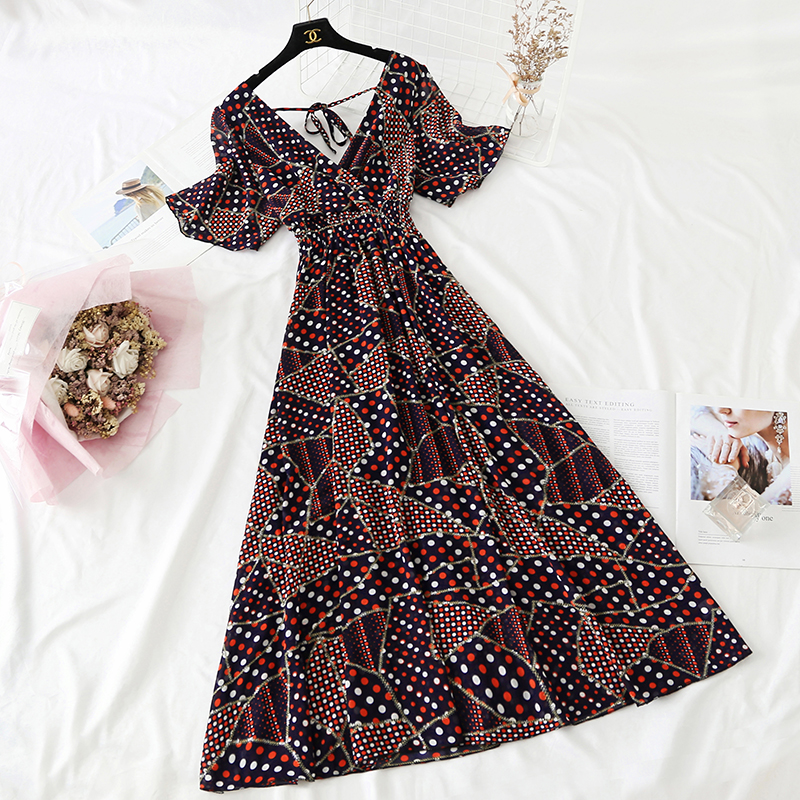 Картинка Платье макси V вырез короткий свободный рукав принт блеск полосы горох от магазина LonnaMag