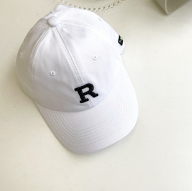 картинка Кепка крупная буква R от магазина LonnaMag