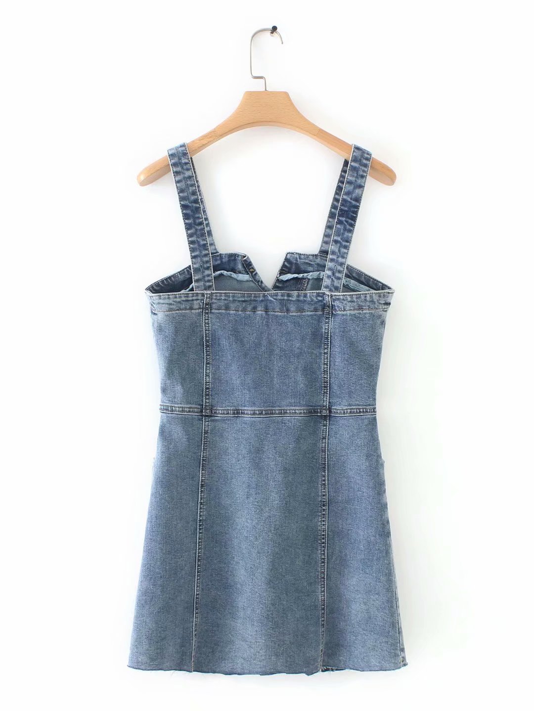 Картинка Платье сарафан мини джинс застежки наискосок от магазина LonnaMag