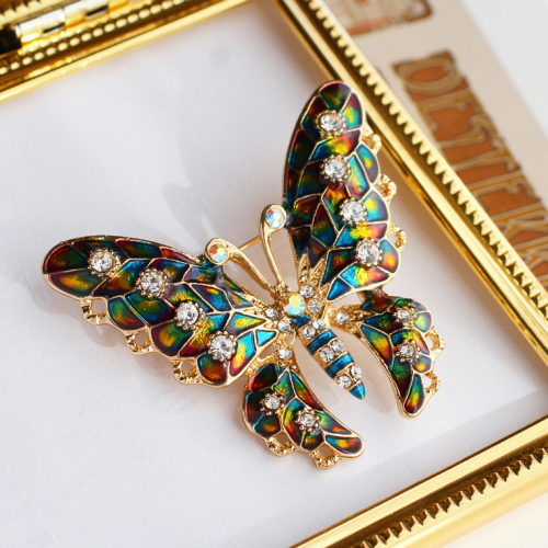 картинка Брошь бензиновая бабочка от магазина LonnaMag