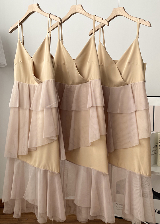 Картинка Платье на лямках бежевая сетка воланами от магазина LonnaMag