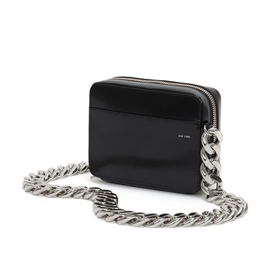 картинка Сумка маленькая на замке + крупная серебряная цепь от магазина LonnaMag