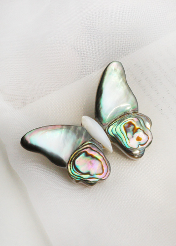 картинка Брошь перламутр бабочка от магазина LonnaMag