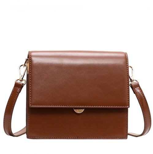 картинка Сумка crossbody клапан замок-полукруг ремень-цепочка от магазина LonnaMag