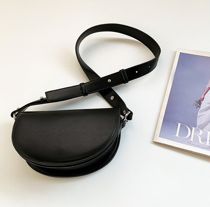 картинка Сумка crossbody полукруг жесткой формы от магазина LonnaMag