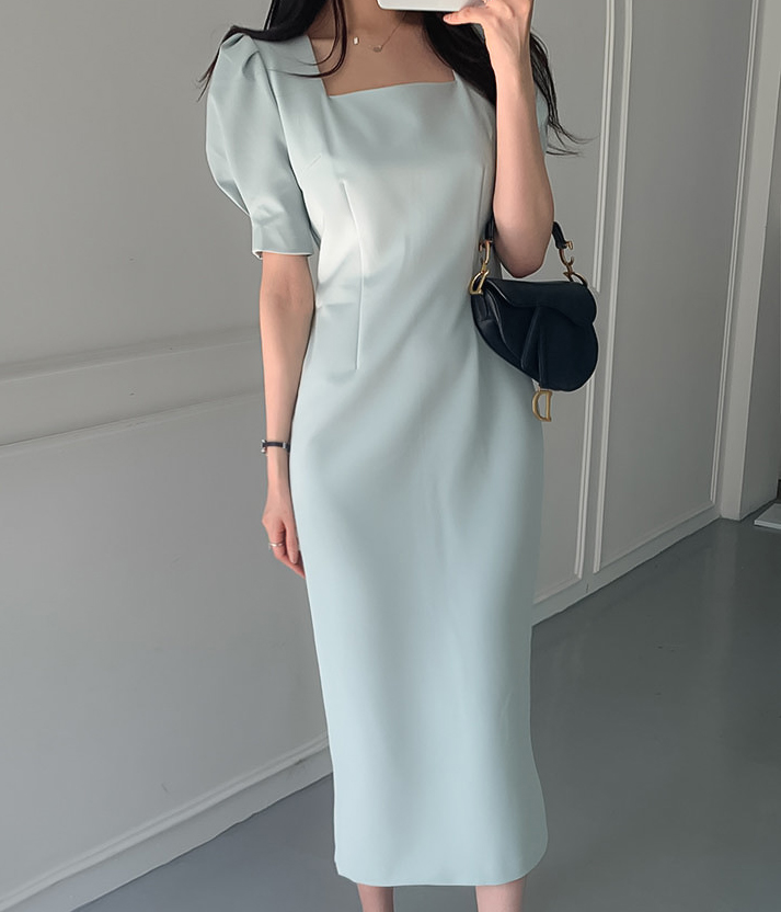 Картинка Платье миди квадратный вырез короткий объемный рукав швы от груди до талии от магазина LonnaMag