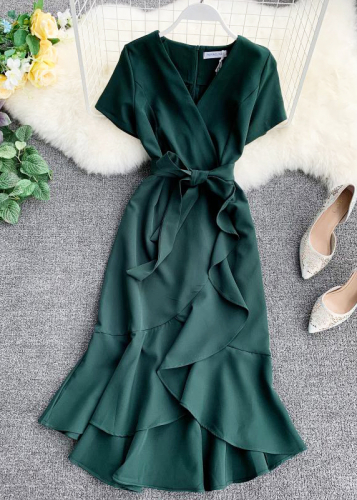 Картинка Платье миди волан на юбке короткий рукав V вырез пояс от магазина LonnaMag