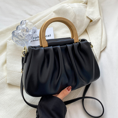 картинка Сумка деревянные ручки сверху драпировка + регулируемый ремешок от магазина LonnaMag