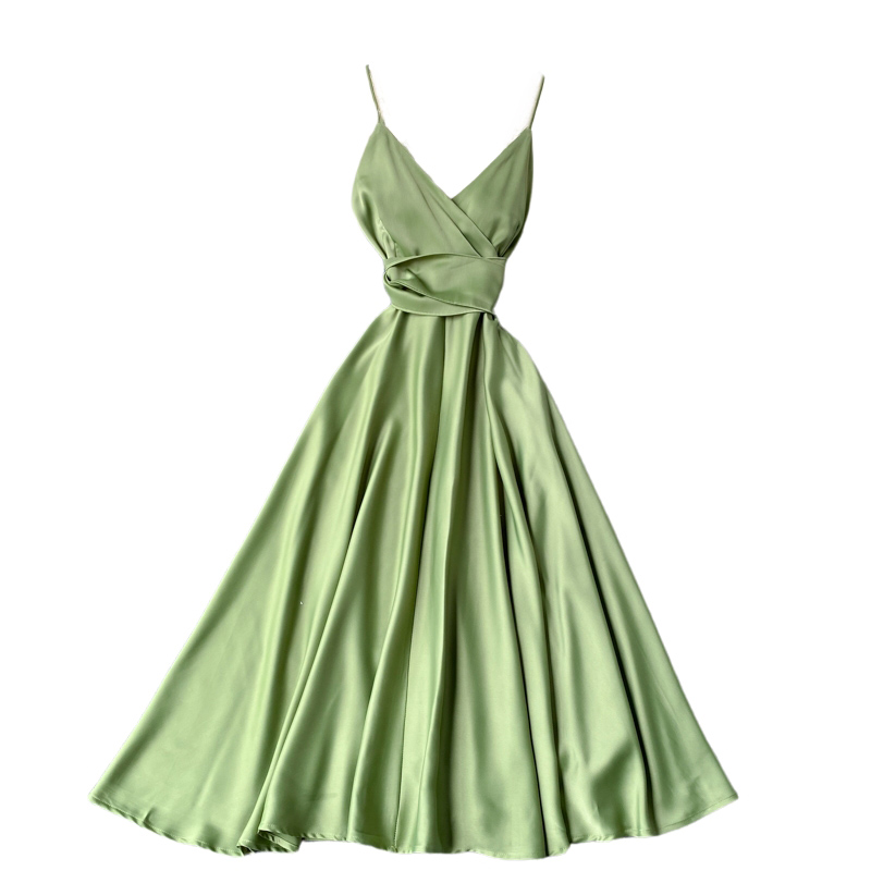 Картинка Платье на лямках миди атлас юбка клеш пояс-завязки Монро от магазина LonnaMag