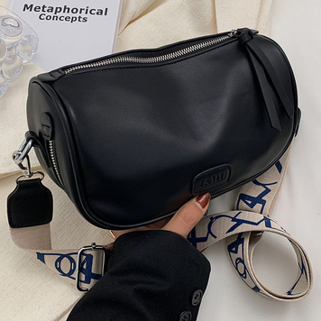 картинка Сумка черная кросс боди JADU широкий ремень с иероглифами от магазина LonnaMag