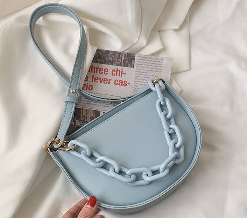 картинка Сумка crossbody цепь из акрила+ регулируемый ремень от магазина LonnaMag