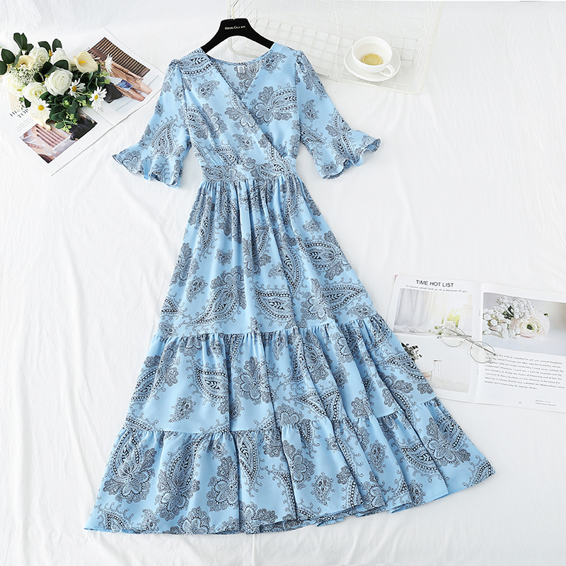 Картинка Платье макси юбка уровнями клеш грудь на запах - принт огурцы от магазина LonnaMag