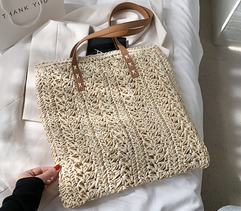 картинка Сумка большая тоут соломенная внутри подклад кожаные ручки от магазина LonnaMag