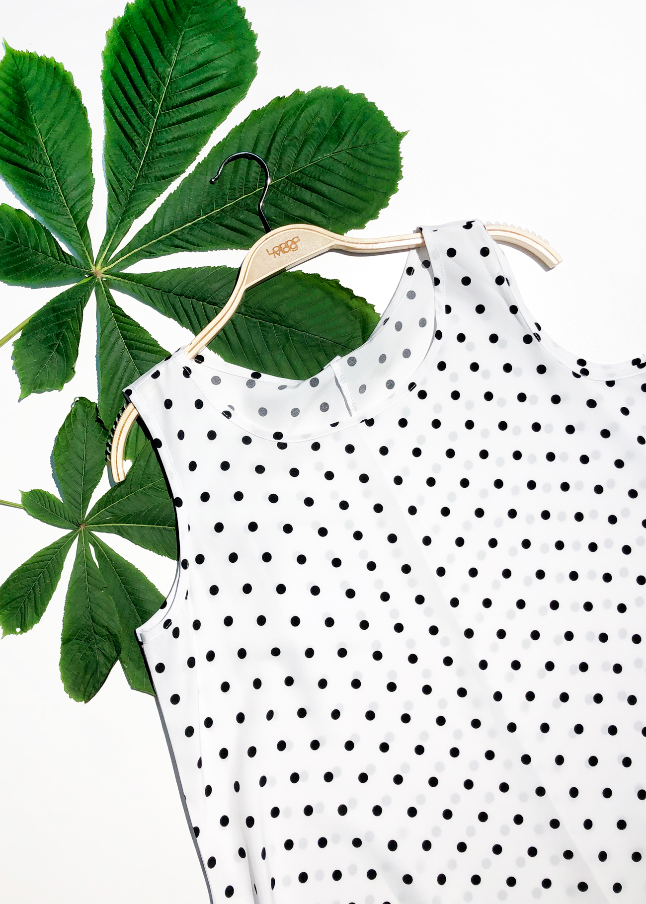 Картинка Платье сарафан клеш горох миди спереди короче от магазина LonnaMag