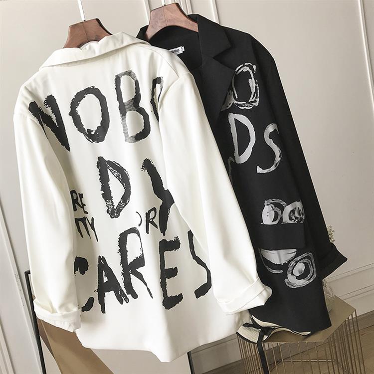 Картинка Пиджак oversize принт черные буквы от магазина LonnaMag