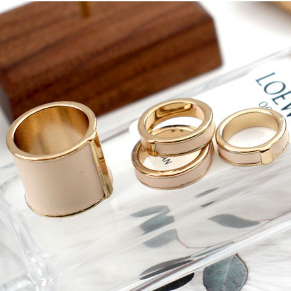 картинка Набор колец 3 шт + 1 очень широкий розовое напыление от магазина LonnaMag