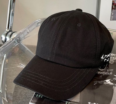 картинка Кепка вышивка мелкие белые птицы от магазина LonnaMag