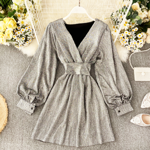 Картинка Платье металлизированная ткань мини V-вырез рукав-фонарик от магазина LonnaMag