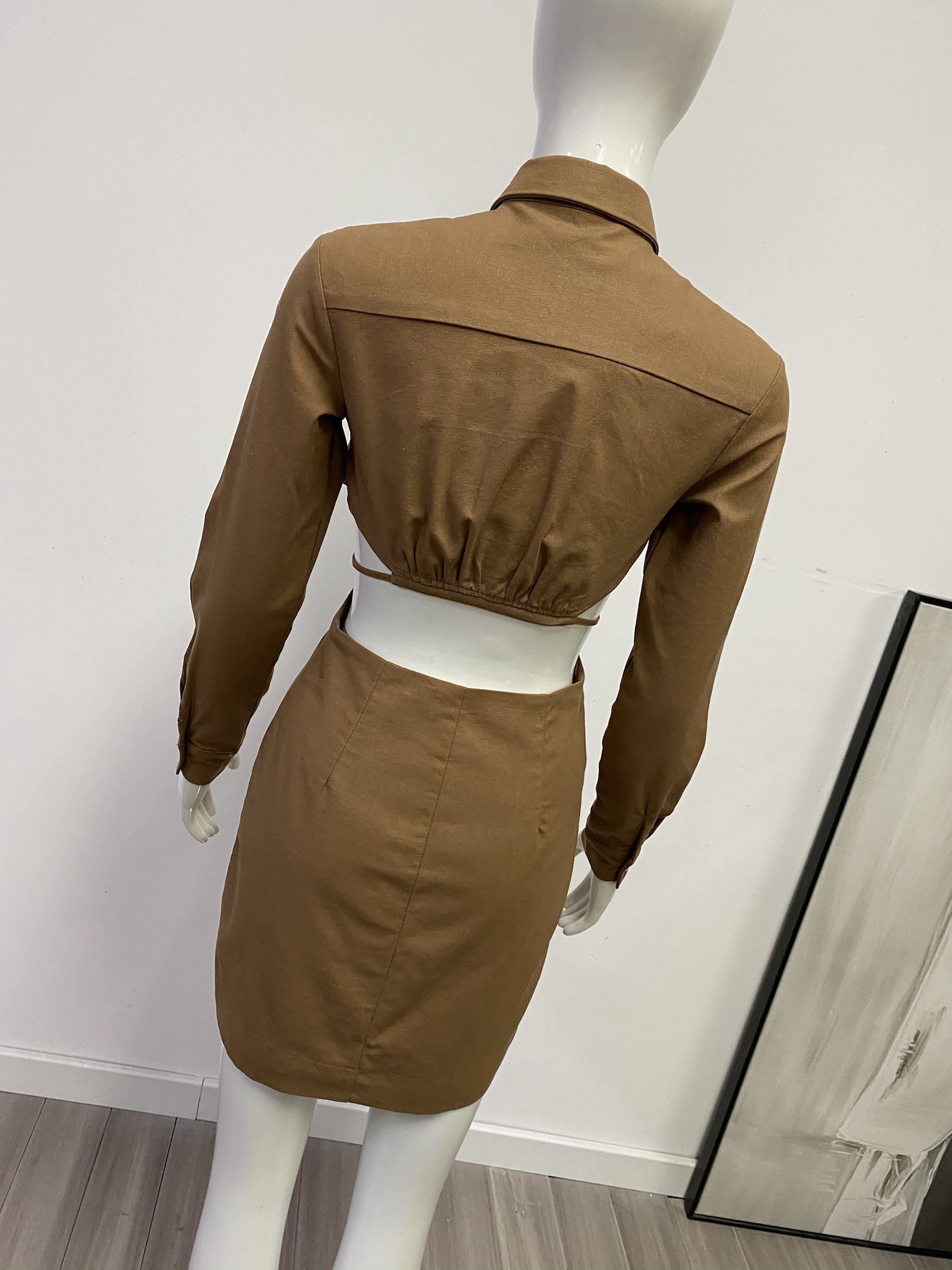 Картинка Платье рубашка на кулиске открытые спина и бока от магазина LonnaMag