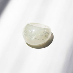 картинка Кольцо пластик пухлое круглое с блестками  от магазина LonnaMag